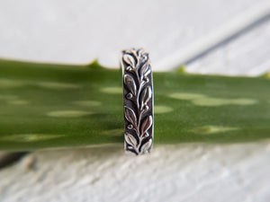 Intricate Leaf Pattern Ring