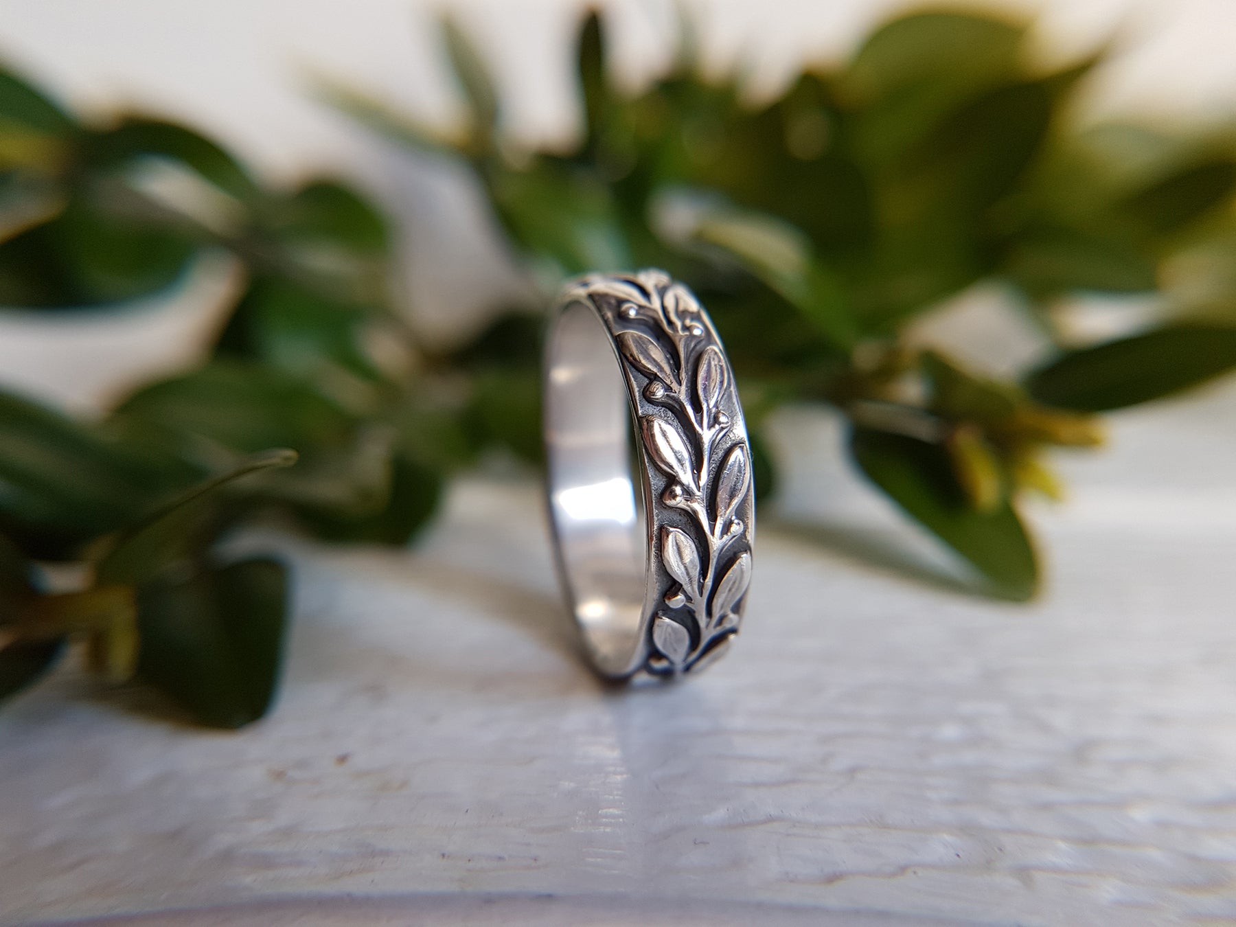 Intricate Leaf Pattern Ring